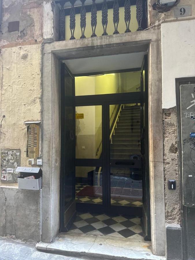 Ridi Che Ti Passa In Vico Del Fieno Lägenhet Genua Exteriör bild